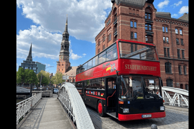 Amburgo: tour panoramico in autobus di un'ora con guida dal vivo