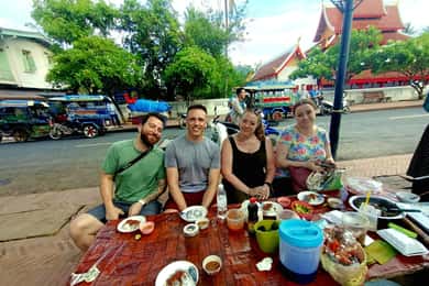 Luang Prabang: Foodie Walking Tour & Monk Blessing