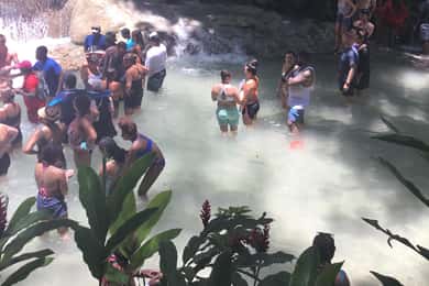 Ocho Rios: Dunn's River Falls Tour and Shopping
