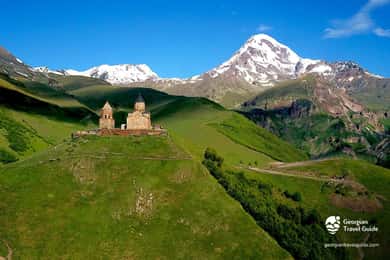 Visite de Kazbegi avec des vues fantastiques sur les montagnes du Caucase