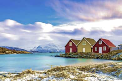 Tromsø: Fjords and Sommarøy Islands Tour with Salmon Picnic