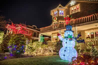 New York: Dyker Heights Christmas Lights Guided Walking Tour