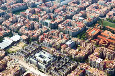Barcelona: Ylellinen kiertoajelu, helikopterilento, viininmaistelu, lounas ja kylpyläpalvelut