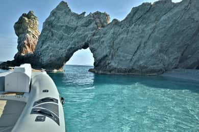 Tour en barco con lancha rápida a la playa de Lalaria y las cuevas azules.