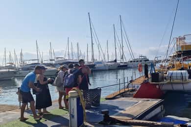 Z Cambrils: katamaran 2 godz. z napojami/leżakiem balijskim, kąpielą.