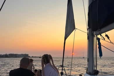Rodi: crociera al tramonto in catamarano con frutta e bevande