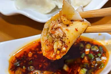 Chongqing: Food Tour with Old Town and Magical Night Views