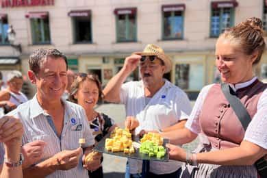 Munich: Viktualienmarkt Food Tasting Tour in German