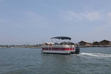 Pontoon Boat Rentals in Chincoteague Island, VA