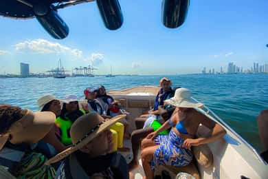 Tour en bote deportivo hasta Cholón con música y diversión