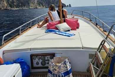 Boat tour of Capri to discover Capri 4 hours