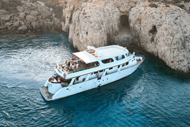 Protaras : Harmonie | Bateau de luxe, aventure avec les tortues à un prix avantageux