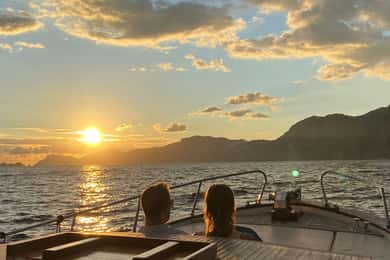 Positano: Amalfikystens solnedgangsbådtur for grupper med prosecco