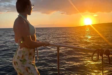 Tenerife: Excursión en Catamarán al Atardecer con Traslado, Buff y Bebidas