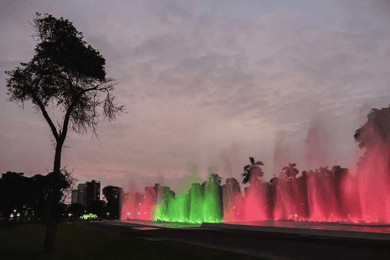 Parc des fontaines magiques - spectacle de lumières et visite du Barranco bohémien