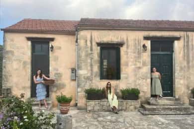 Gastronomy tour and wine tasting in traditional villages.