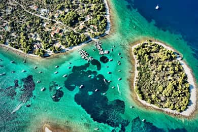 Split: Blue Lagoon & 3 Island Cruise with Wine & Snorkeling