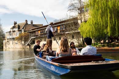 Cambridge: Stocherkahn-Tour auf dem Fluss Cam