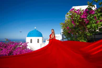 Santorini: Sessão fotográfica de vestido voador com fotos editadas