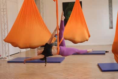 Madrid: Aula de Aerial Yogalates perto do Estádio Bernabéu