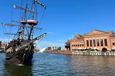 Gdansk: Guided Round-Trip Cruise to Westerplatte