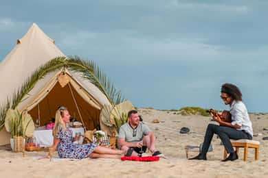 Experiência romântica ao pôr do sol com Glamping Bronze Pack