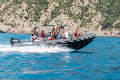 From Monterosso: Boat Tour,Swim, Snap & Soak in Cinque Terre