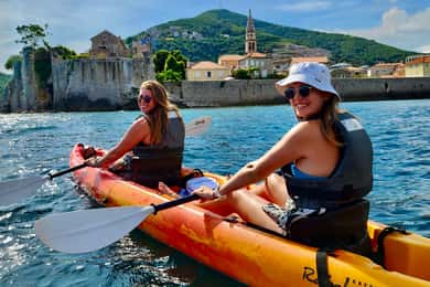 Budva: 3-stündige Paddle Board oder Kajak Tour zu den Küstenhöhlen