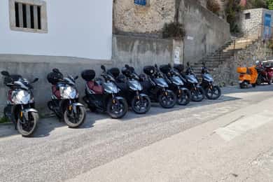 Tour in scooter della Costiera Amalfitana: vino e panorami con guida locale