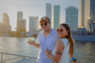 Cartagena: Sunset Open Bar Cruise in Catamaran or Speedboat