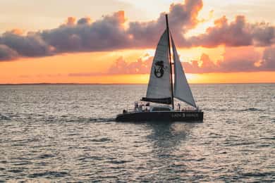Grace Bay: Luxury Lady Grace Catamaran Sunset Sailing Tour