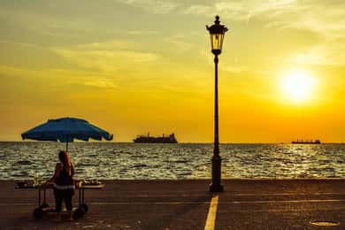 Thessaloniki: Private Custom Night Tour with Local