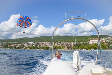 Crikvenica: Parasailing over de Adriatische Zee