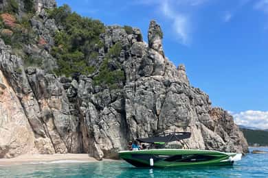 Himara: tour in barca della Riviera albanese con soste per nuotare