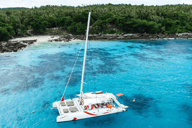 Phuket: Gita in catamarano e pranzo alle isole Coral, Racha e Promthep
