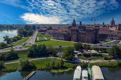 Mantova: Mattino tour con la nave + Pomeriggio: visita guidata al centro