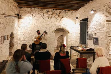 Concerto di chitarra classica in un frantoio storico