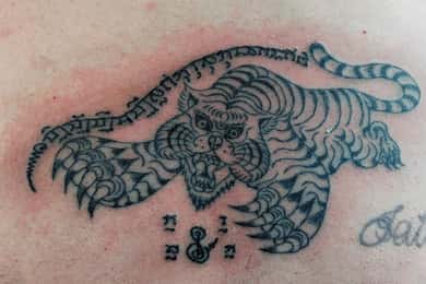 Bangkok: Hand-Poke Tattoo Guide at Wat Bang Phra & Blessing