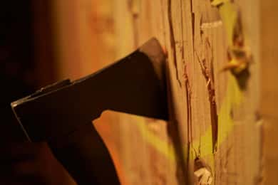 Bakersfield: Indoor Axe Throwing Experience
