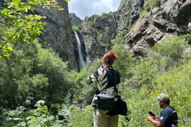 Kazbegi : randonnée guidée à la cascade de Gveleti