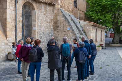 Guided tour of the old town of Moustiers Sainte Marie