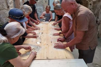 Lecce: Corso di preparazione della pasta in un cortile del 1400 con vino