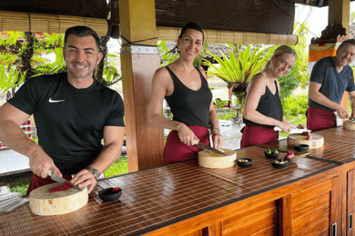 Ubud : Cours de cuisine avec transferts et visite facultative du marché