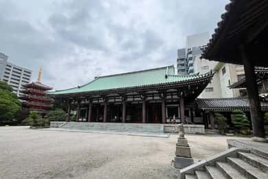 Fukuoka: Ohori Park and Tochoji Temple Walking Tour