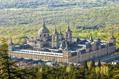 From Madrid: El Escorial, Valle de los Caídos & Segovia Trip