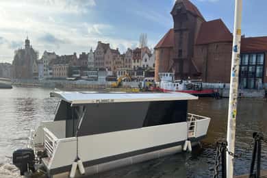 Nytt - Liten partybåt - Husbåt av Motława i Gdańsk