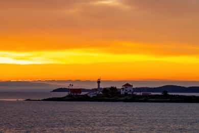 Campbell River: 2 Hour Scenic Sunset Tour By Boat