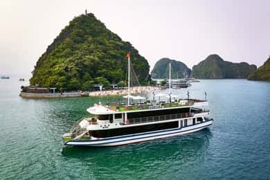 From Hanoi: Hanoi Bay Full Day Tour by 5-star Jacuzzi Cruise