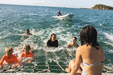 From Rosslyn: Great Keppel Island Adventure Tour with Lunch