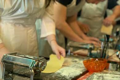 Venice: Pasta and Tiramisu Cooking Class with Wine
